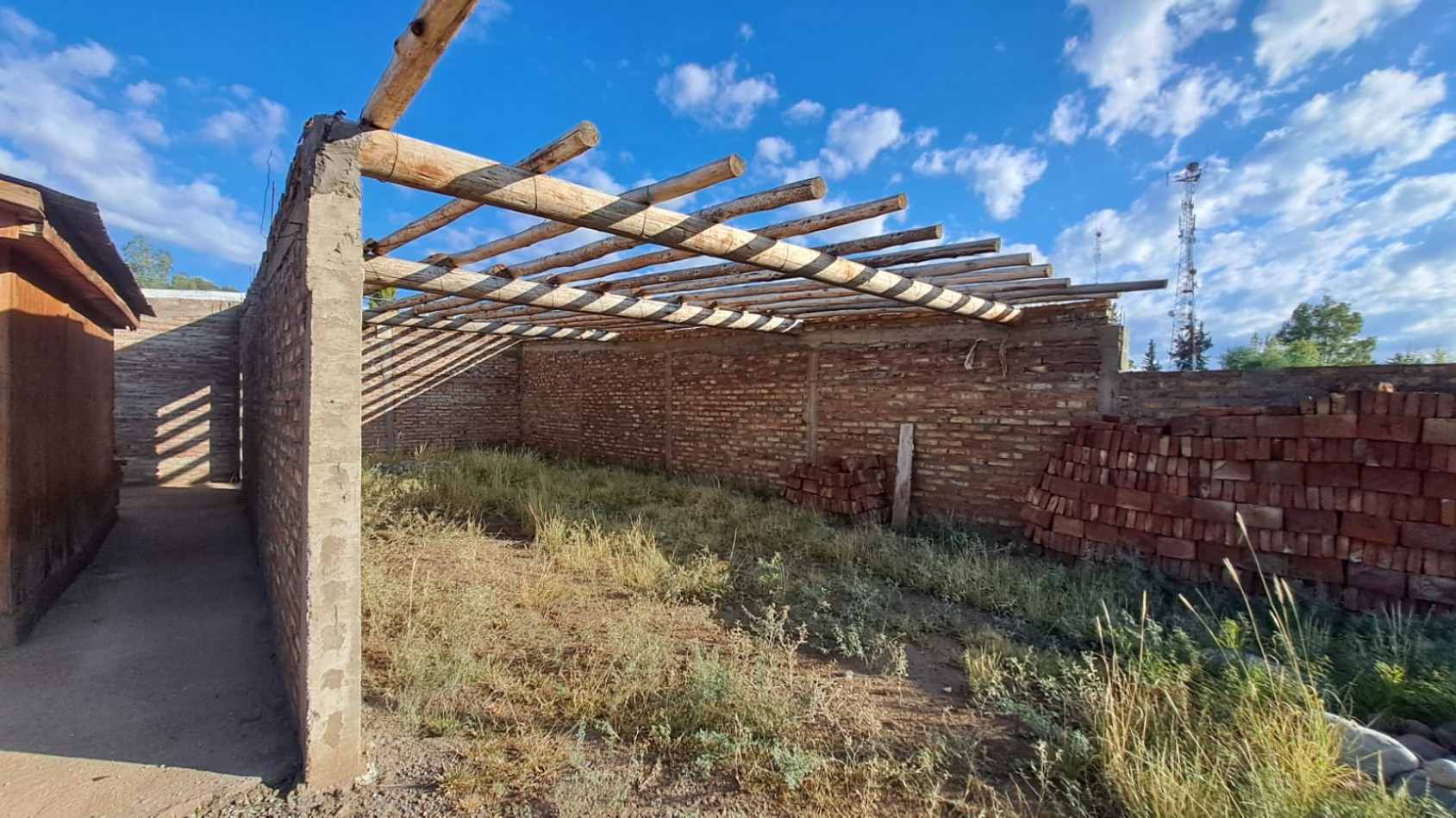 GREENWOOD VENDE TERRENO CON CABAÑA EN EL CARRIZAL DE ABAJO, LUJAN DE CUYO.