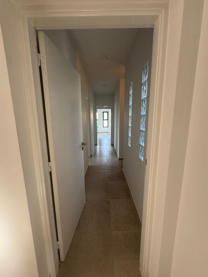 GREENWOOD VENDE HERMOSA Y MODERNA CASA A ESTRENAR EN BARRIO PRIVADO PINARES DE FURLOTTI.