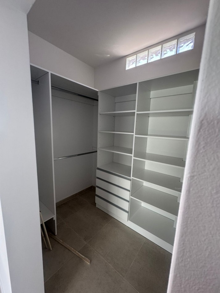 GREENWOOD VENDE HERMOSA Y MODERNA CASA A ESTRENAR EN BARRIO PRIVADO PINARES DE FURLOTTI.