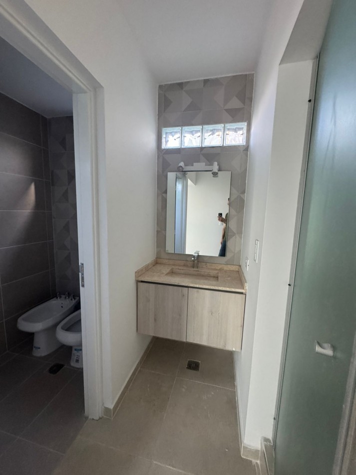 GREENWOOD VENDE HERMOSA Y MODERNA CASA A ESTRENAR EN BARRIO PRIVADO PINARES DE FURLOTTI.