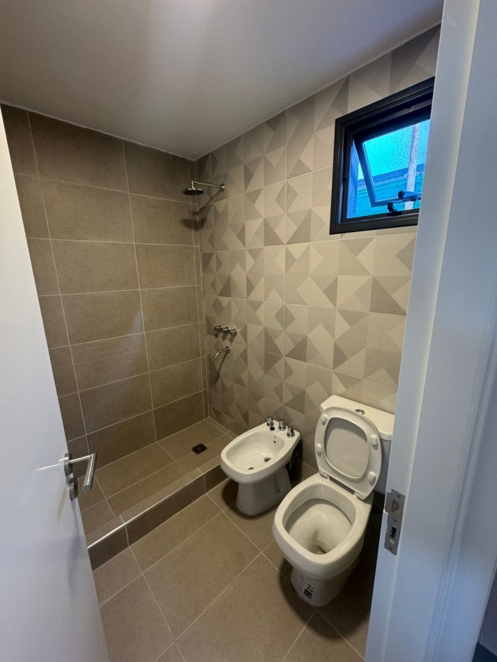 GREENWOOD VENDE HERMOSA Y MODERNA CASA A ESTRENAR EN BARRIO PRIVADO PINARES DE FURLOTTI.