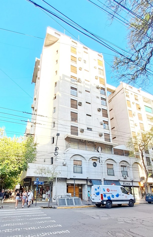 GREENWOOD VENDE PISO DE CATEGORIA EN CIUDAD DE MENDOZA.