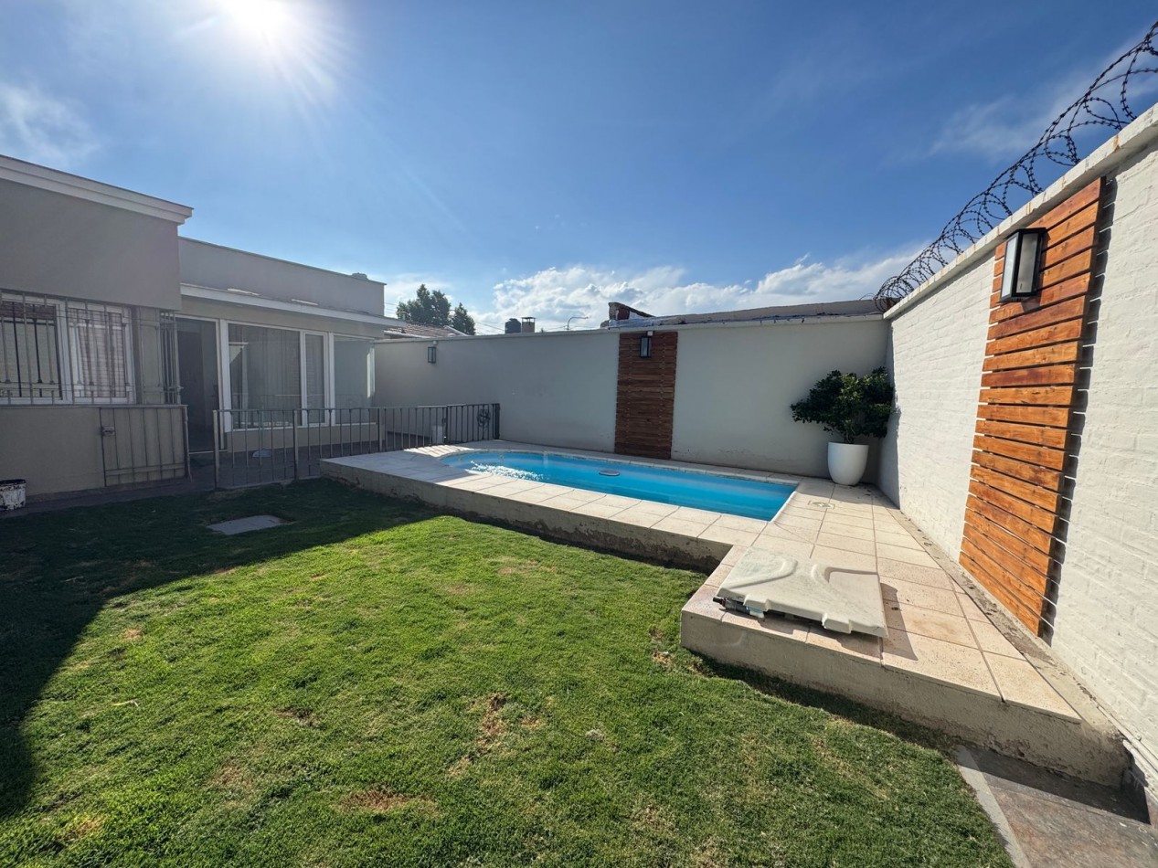 GREENWOOD VENDE HERMOSA CASA EN EL B° ALTOS DE VISTALBA EN LUJAN DE CUYO.