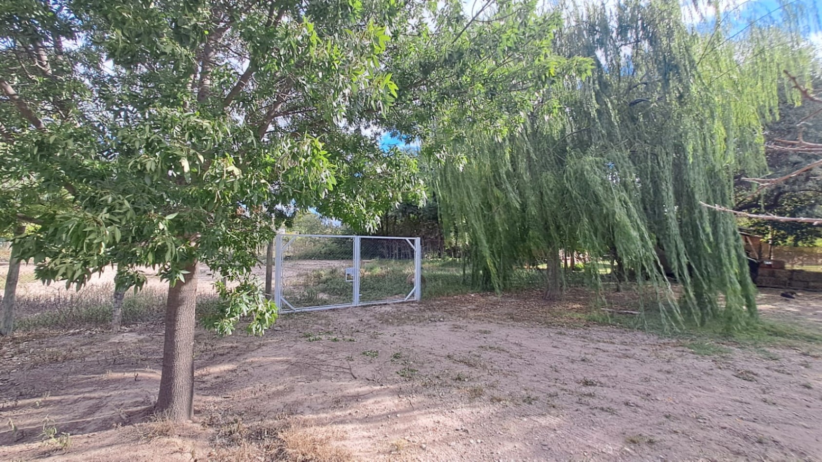 GREENWOOD VENDE ESPECTACULAR LOTE EN BARRIO CERRADO LOS TEROS EN PERDRIEL.