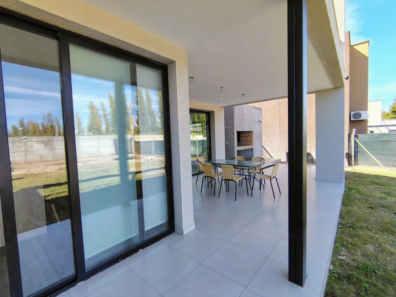 GREENWOOD VENDE ESPECTACULAR CASA EN EL BARRIO PRIVADO ALBA DE TANQAY EN MAIPU.
