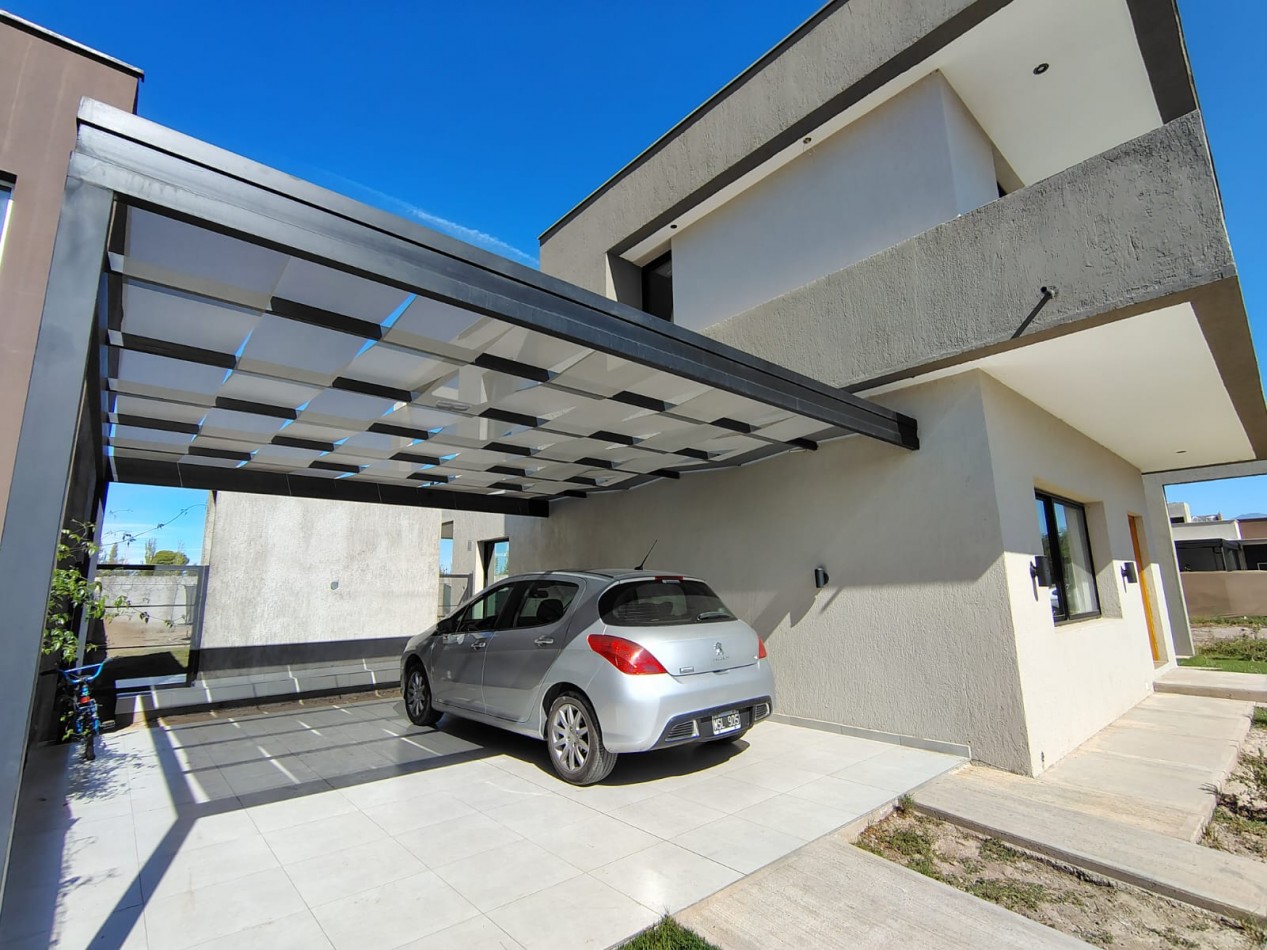 GREENWOOD VENDE ESPECTACULAR CASA EN EL BARRIO PRIVADO ALBA DE TANQAY EN MAIPU.