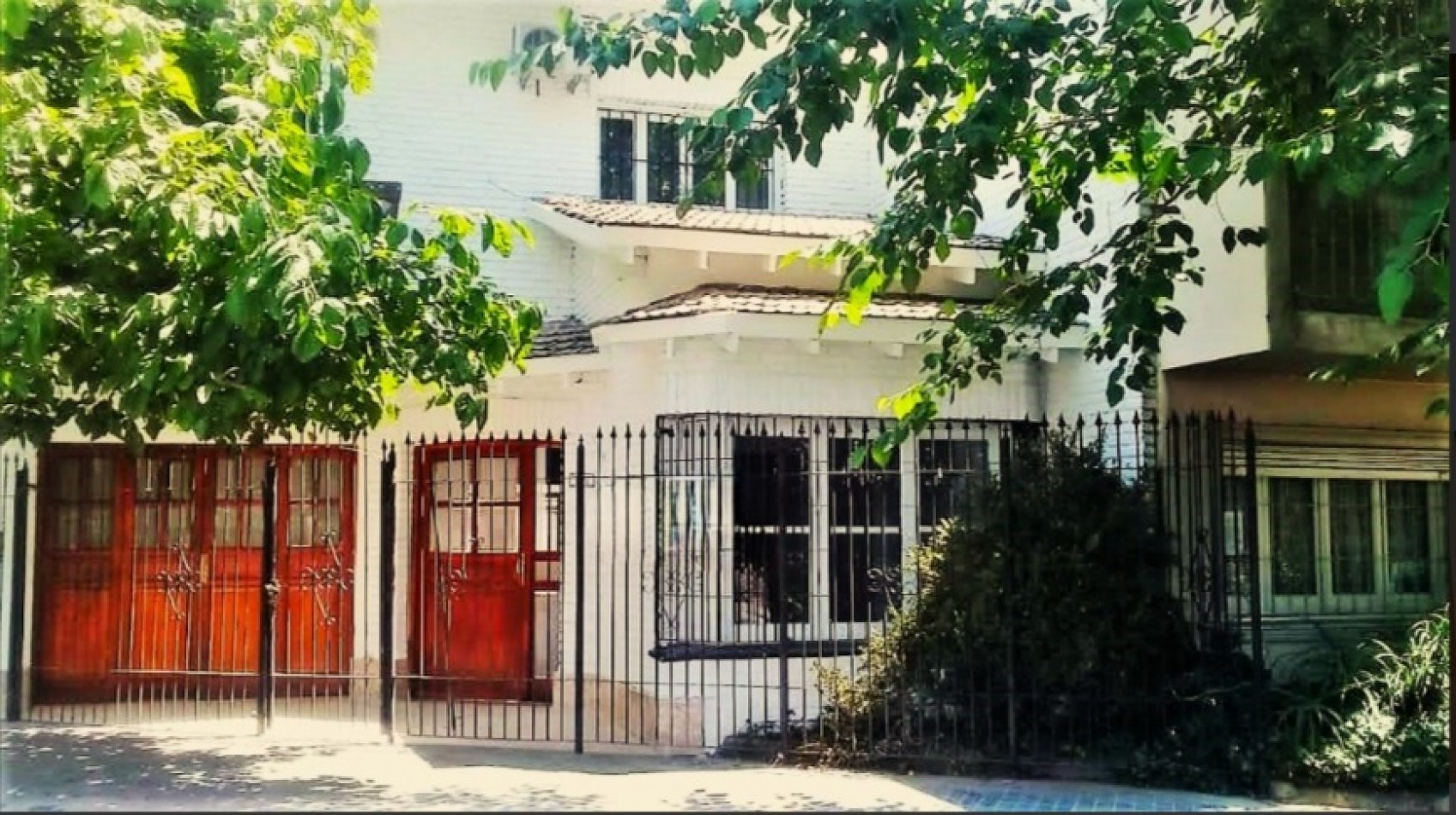GREENWOOD INMOBILIARIA VENDE HERMOSA CASA EN  FRENTE DE LA COSTANERA 