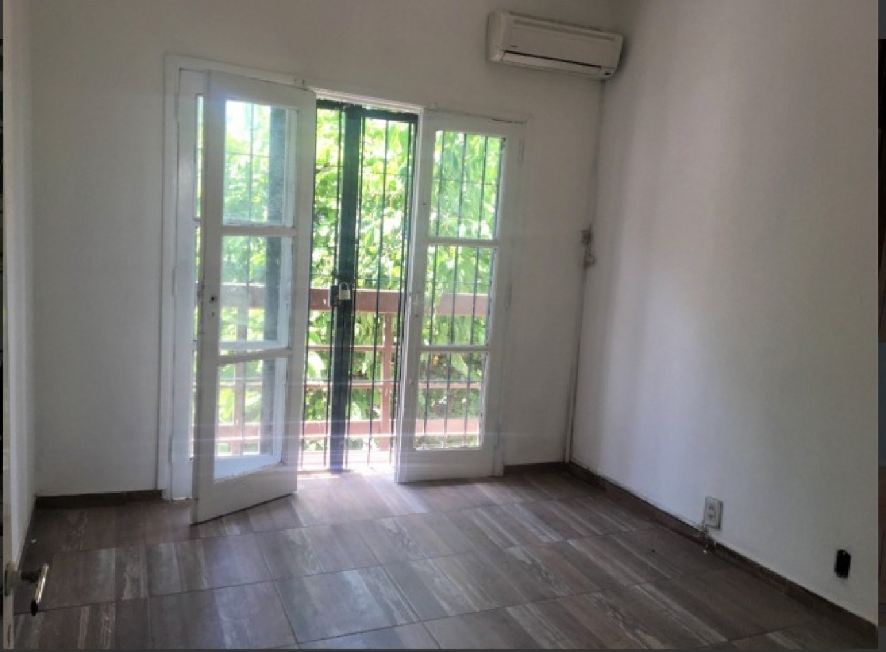 GREENWOOD INMOBILIARIA VENDE HERMOSA CASA EN  FRENTE DE LA COSTANERA 