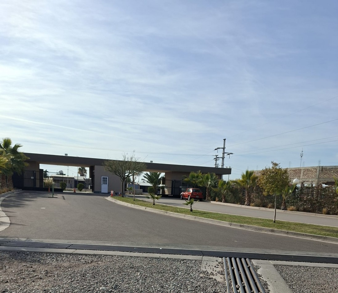 GREENWOOD INMOBILIARIA VENDE HERMOSA PROPIEDAD EN BARRIO PRIVADO VISTA OLIVA