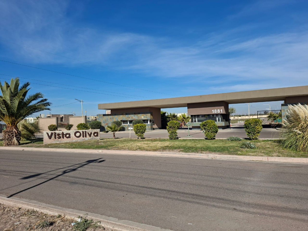 GREENWOOD INMOBILIARIA VENDE HERMOSA PROPIEDAD EN BARRIO PRIVADO VISTA OLIVA