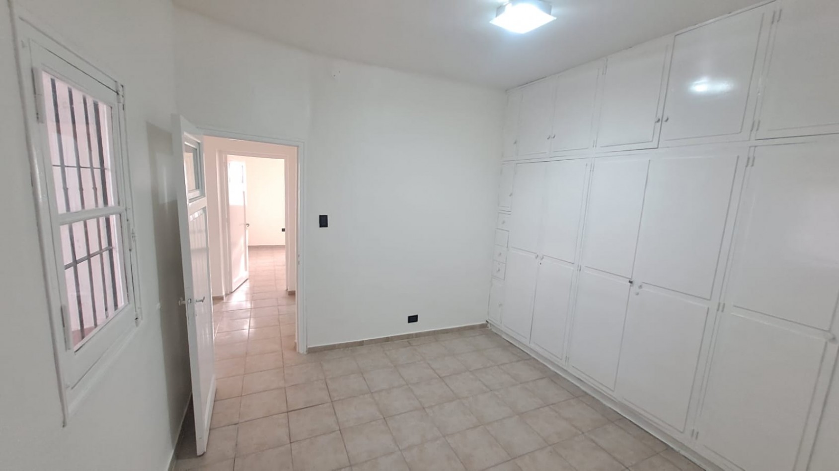GREENWOOD VENDE CASA EN CUARTA OESTE DE CIUDAD DE MENDOZA.