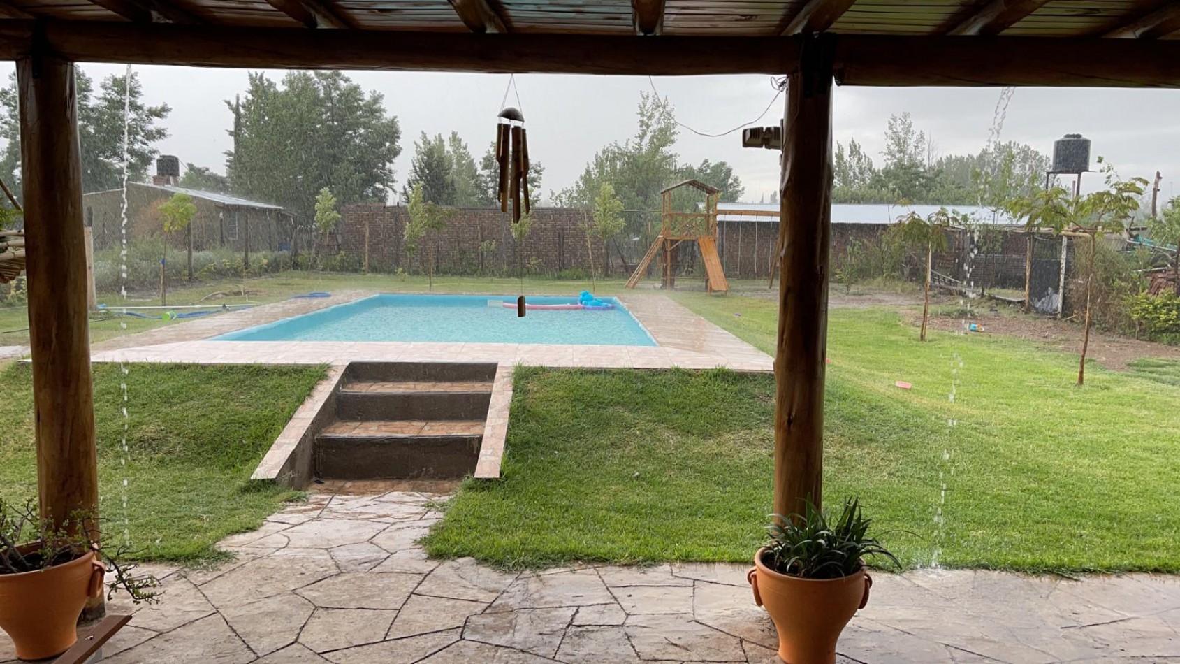GREENWOOD VENDE CASA CON QUINCHO, PILETA Y SEGURIDAD EN EL CARRIZAL DE ABAJO