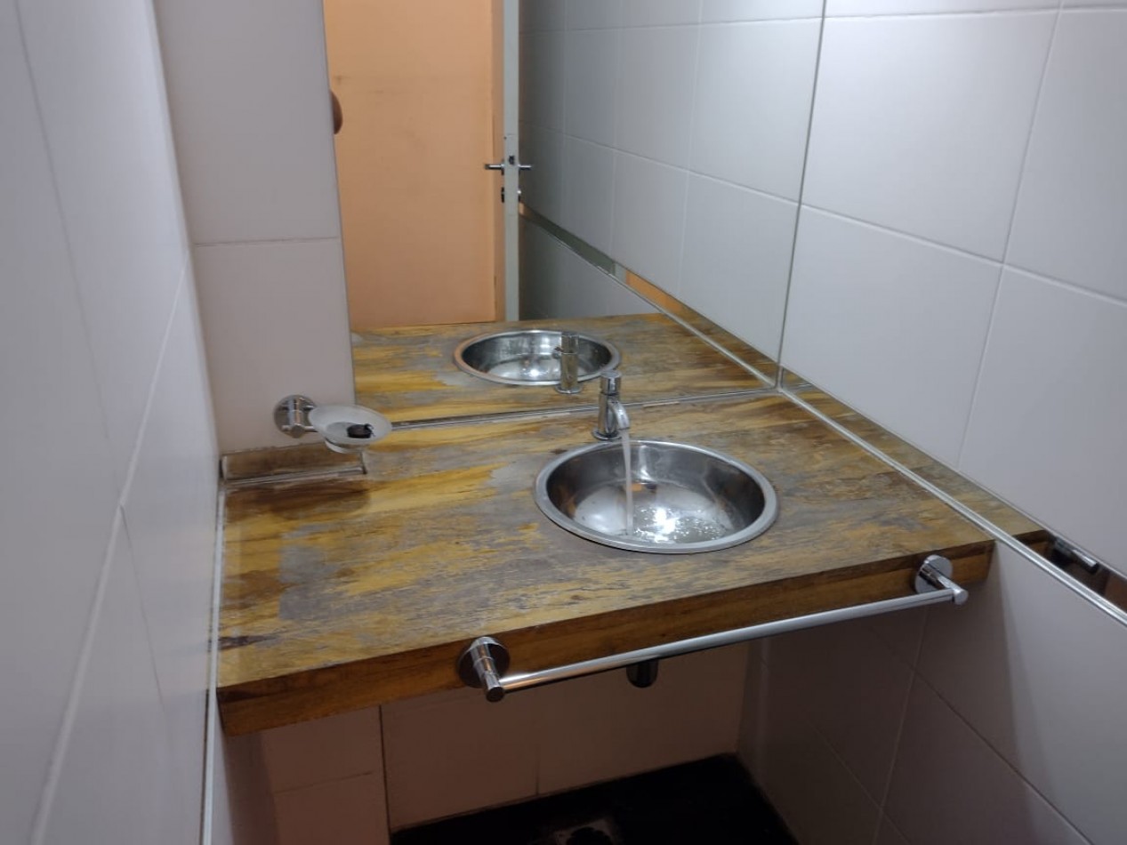 GREENWOOD INMOBILIARIA VENDE LOCAL COMERCIAL EN PLENO CENTRO DE MENDOZA  