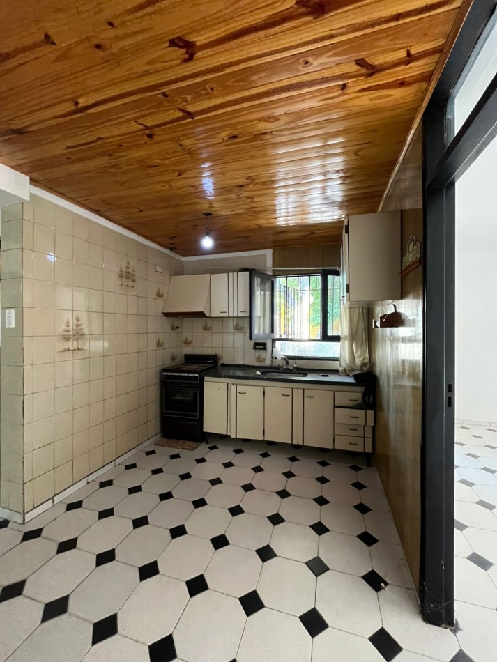 GREENWOOD INMOBILIARIA VENDE EXCELENTE CASA EN GODOY CRUZ B° SOEVA SUR