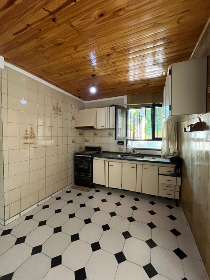 GREENWOOD INMOBILIARIA VENDE EXCELENTE CASA EN GODOY CRUZ B° SOEVA SUR