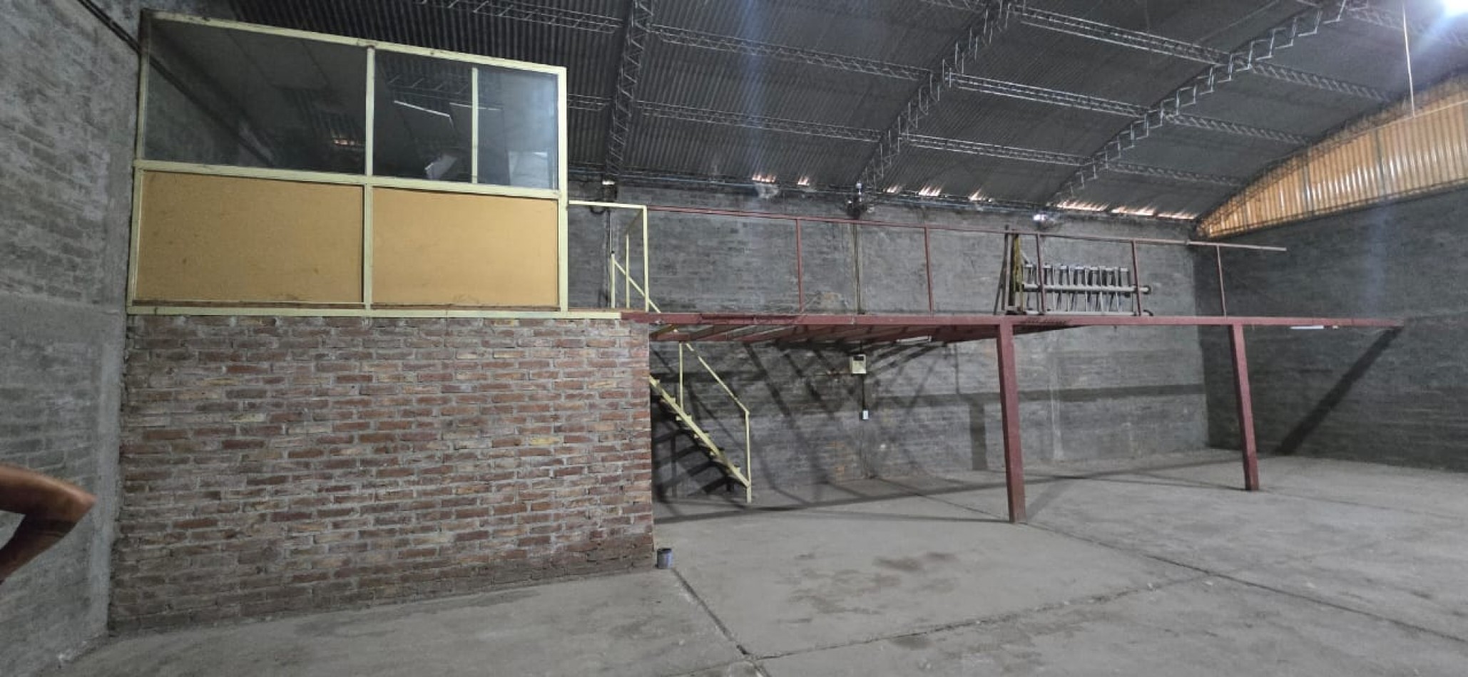 GREENWOOD INMOBILIARIA ALQUILA GALPON EN LUJAN DE CUYO 