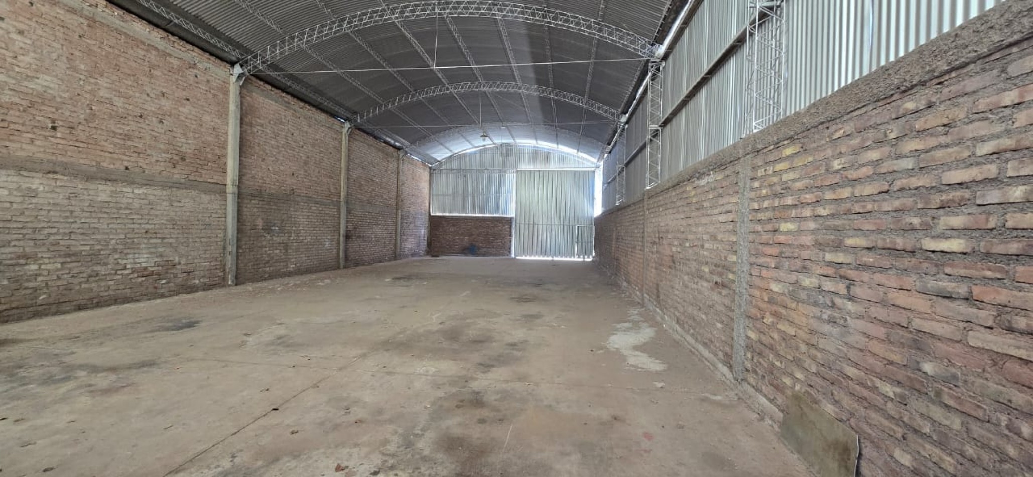 GREENWOOD INMOBILIARIA ALQUILA GALPON EN LUJAN DE CUYO 