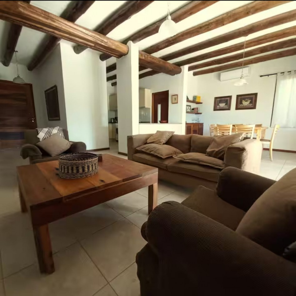 GREENWOOD INMOBILIARIA ALQUILA HERMOSA CASA EN CHACRAS DE CORIA 