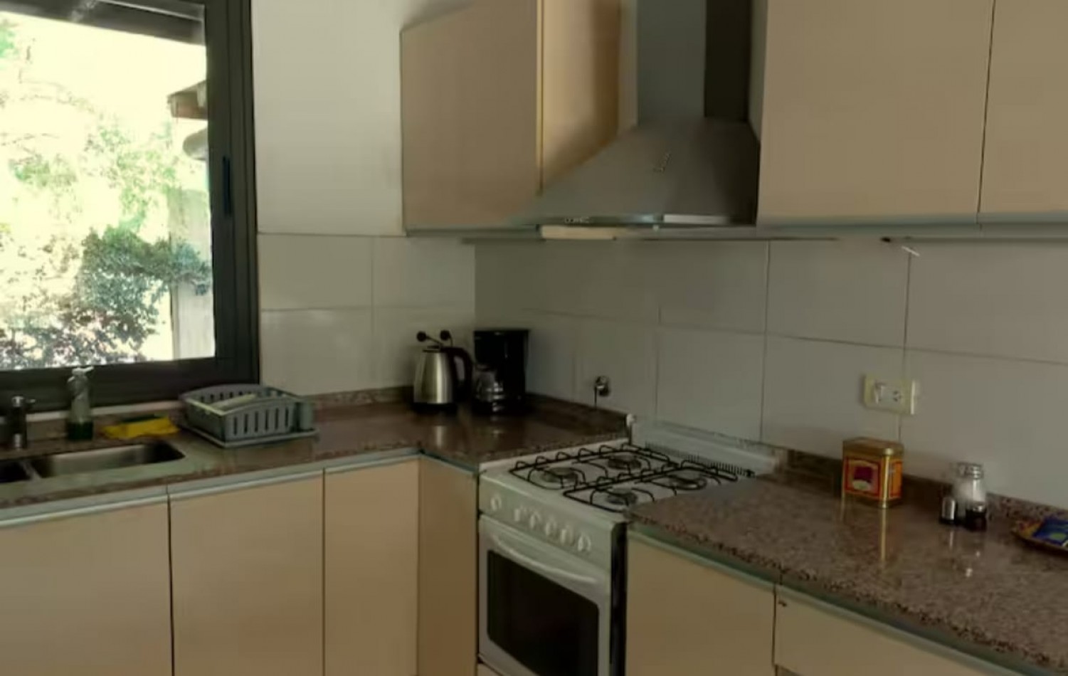 GREENWOOD INMOBILIARIA ALQUILA HERMOSA CASA EN CHACRAS DE CORIA 