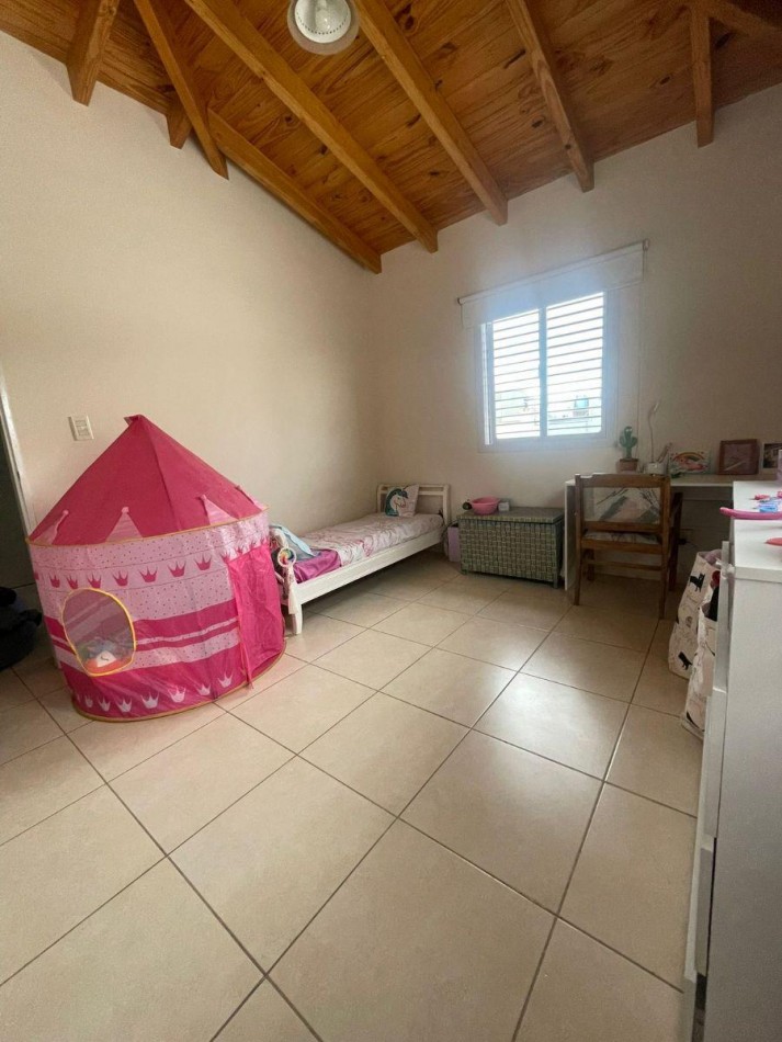 Inmobiliaria Greenwood vende Casa en Barrio Privado Urquiza - Guaymallen