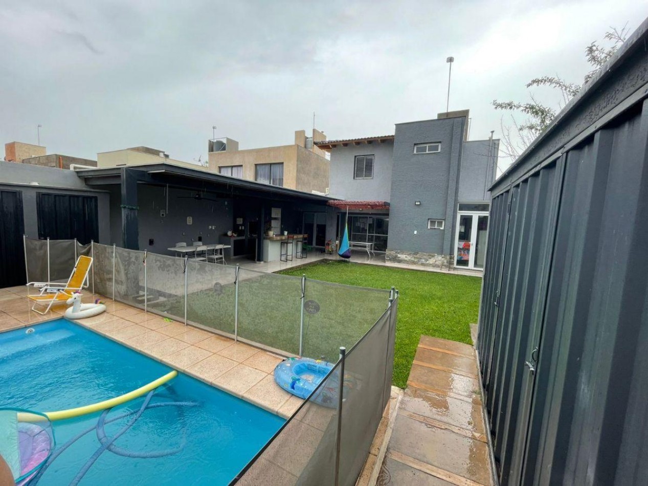 Inmobiliaria Greenwood vende Casa en Barrio Privado Urquiza - Guaymallen