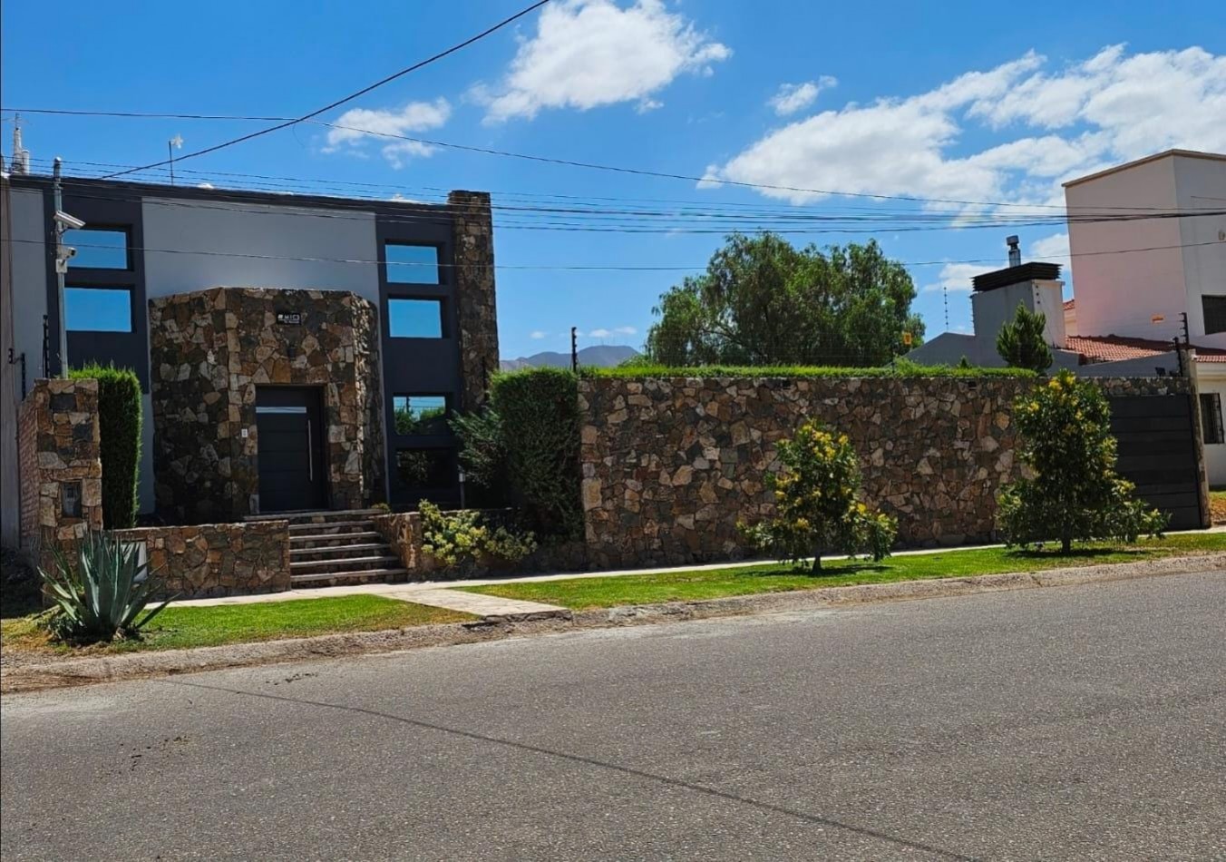 GREENWOOD INMOBILIARIA VENDE CASA EN EL B° ALTA MENDOZA EL CHALLAO 