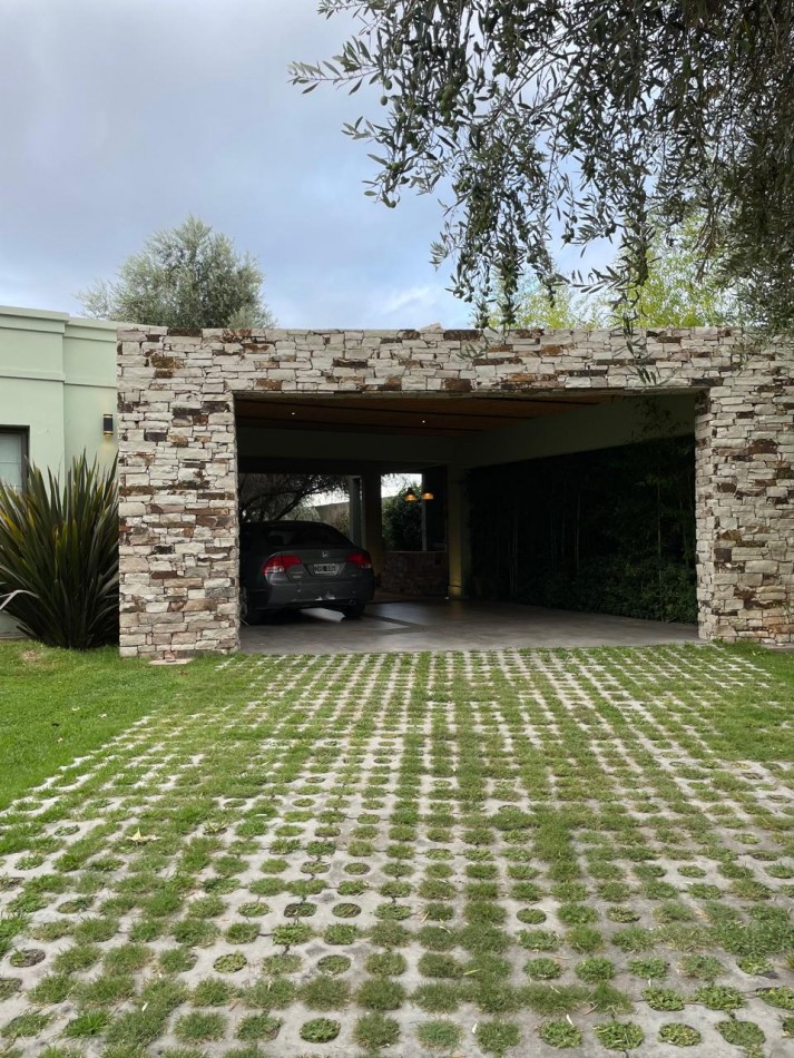 GREENWOOD ALQUILA HERMOSA PROPIEDAD EN BARRIO PRIVADO LICEO RUGBY II