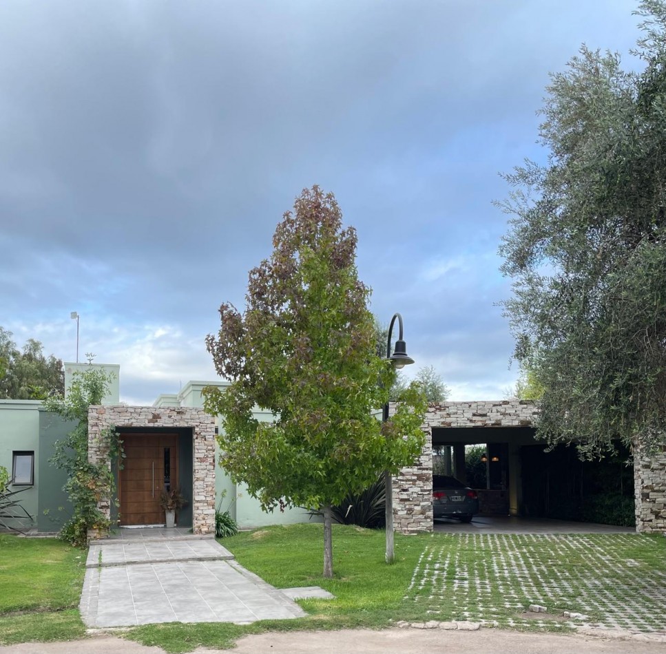 GREENWOOD ALQUILA HERMOSA PROPIEDAD EN BARRIO PRIVADO LICEO RUGBY II