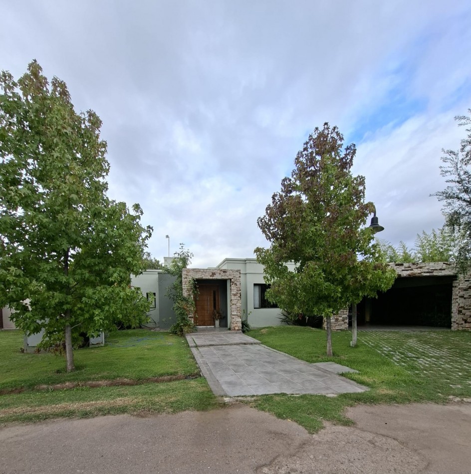 GREENWOOD ALQUILA HERMOSA PROPIEDAD EN BARRIO PRIVADO LICEO RUGBY II