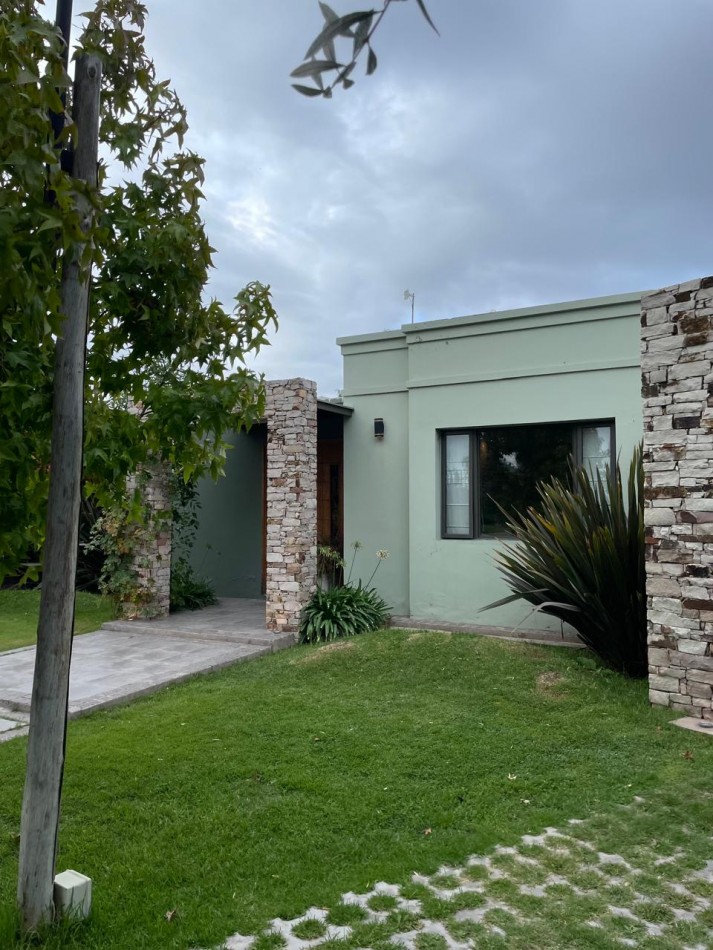 GREENWOOD ALQUILA HERMOSA PROPIEDAD EN BARRIO PRIVADO LICEO RUGBY II