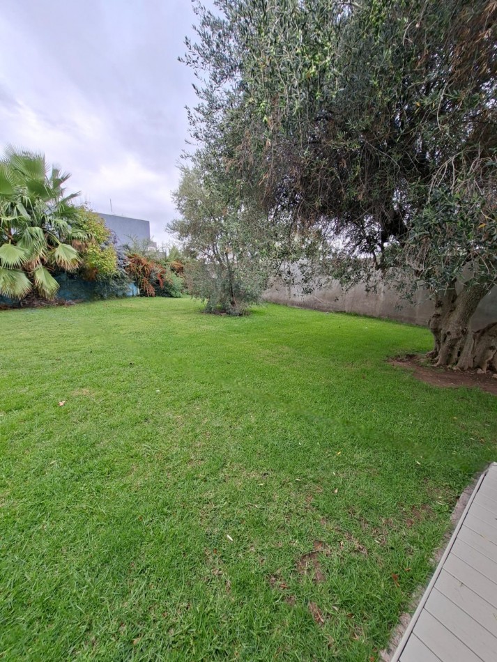 GREENWOOD ALQUILA HERMOSA PROPIEDAD EN BARRIO PRIVADO LICEO RUGBY II