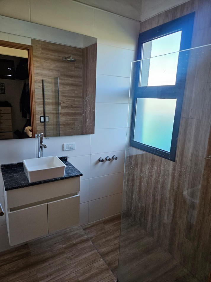 Casa moderna en Barrio Privado Lar de Vieytes II - Maipu