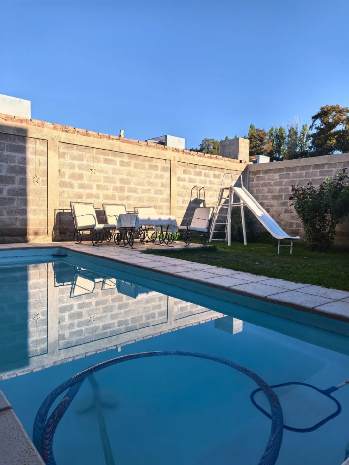 GREENWOOD INMOBILIARIA VENDE CASA  - B° NUEVO SIGLO
