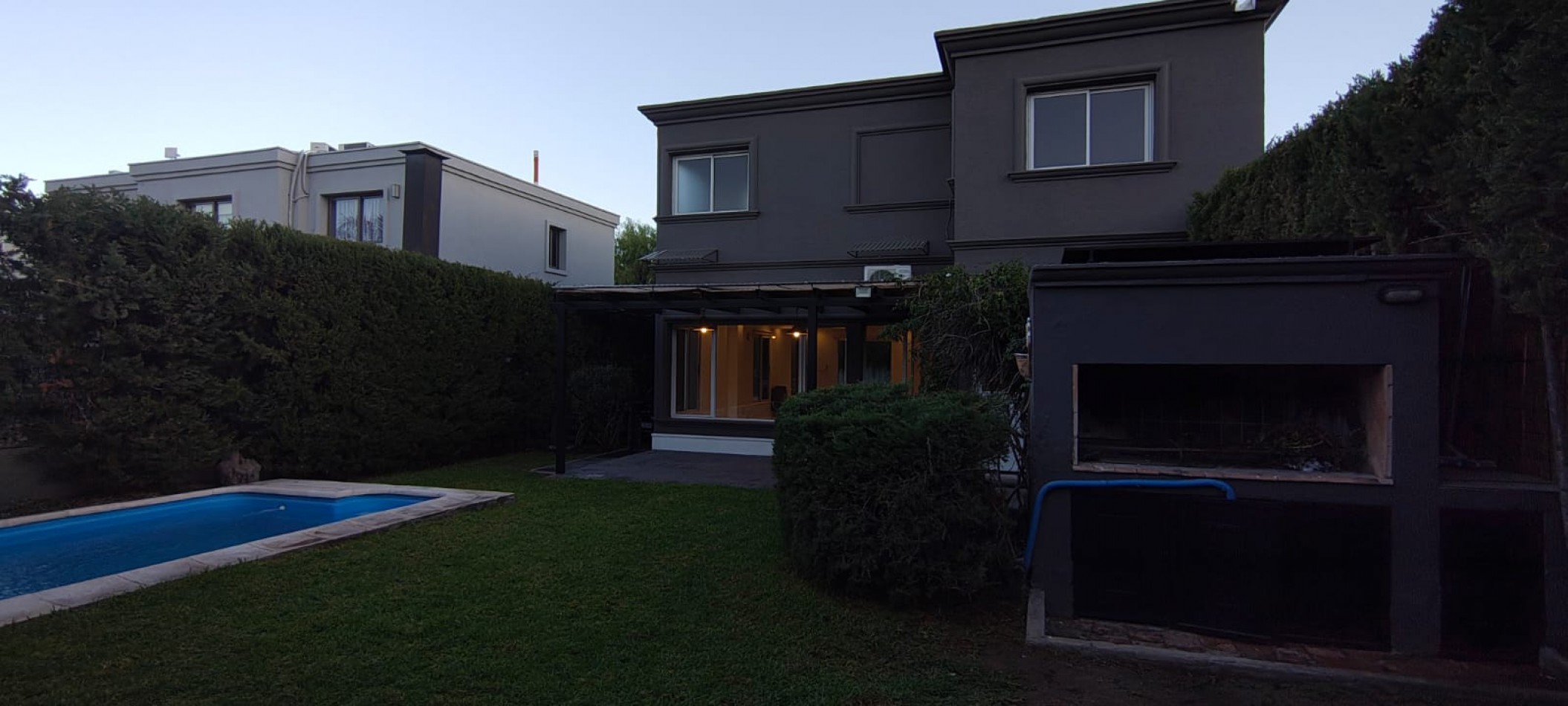 GREENWOOD INVERSIONES INMOBILIARIAS ALQUILA   EXCLUSIVA CASA EN BARRIO DALVIAN