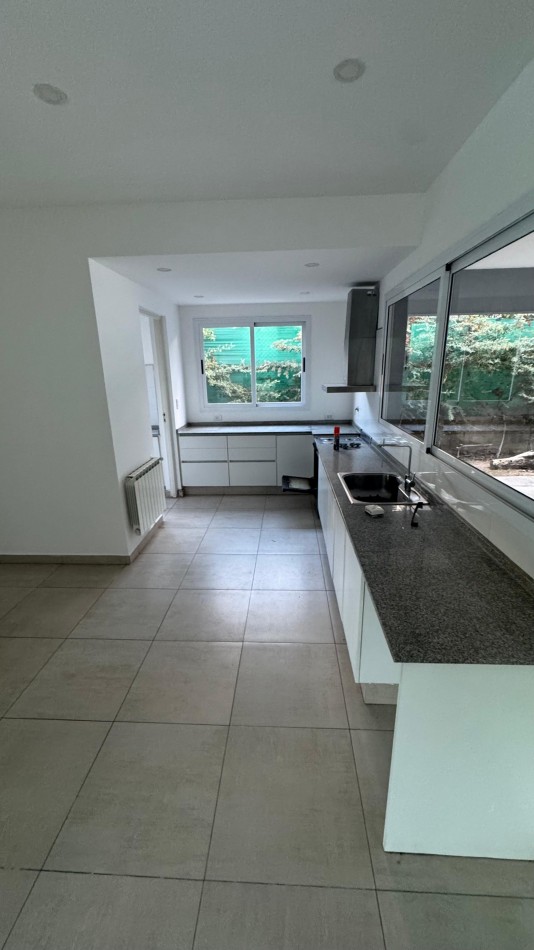 GREENWOOD INMOBILIARIA ALQUILA CASA EN BARRIO PRIVADO LOS TEROS