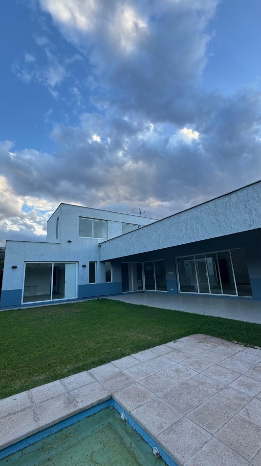 GREENWOOD INMOBILIARIA ALQUILA CASA EN BARRIO PRIVADO LOS TEROS