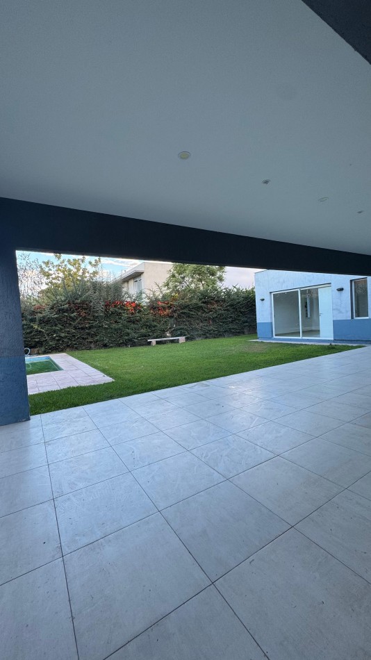 GREENWOOD INMOBILIARIA ALQUILA CASA EN BARRIO PRIVADO LOS TEROS