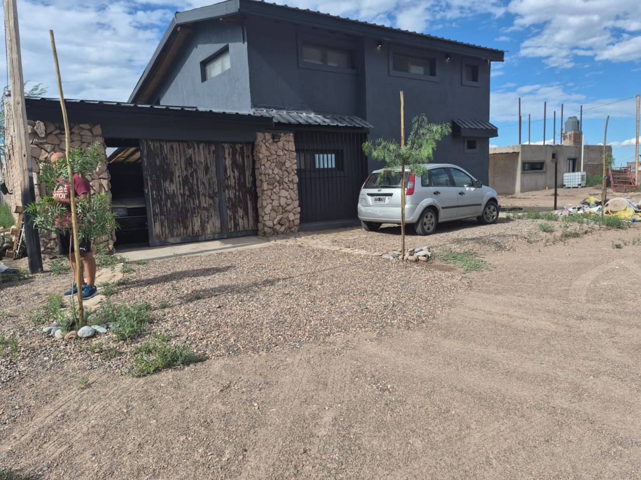 GREENWOOD VENDE CASA MODERNA Y LUMINOSA EN UGARTECHE