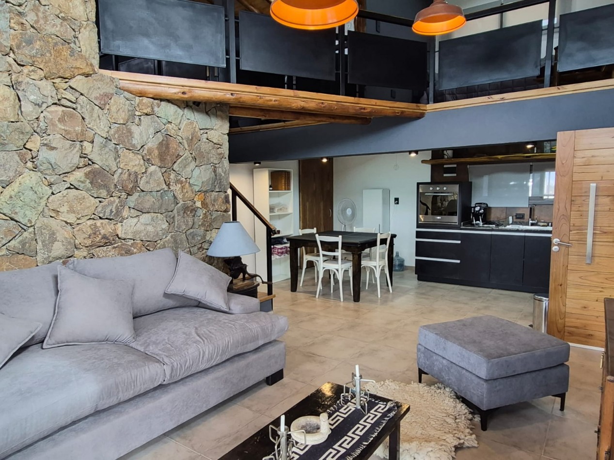 GREENWOOD VENDE CASA MODERNA Y LUMINOSA EN UGARTECHE