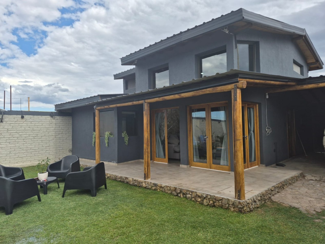 GREENWOOD VENDE CASA MODERNA Y LUMINOSA EN UGARTECHE