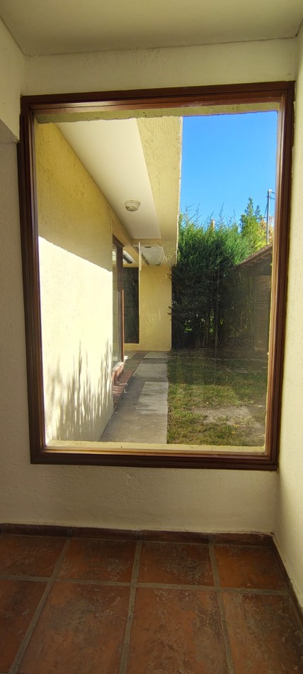 GREENWOOD INVERSIONES INMOBILIARIAS/ALQUILA EXCLUSIVA CASA EN BARRIO  LAS CANDELAS 