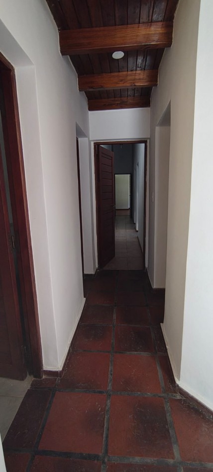 GREENWOOD INVERSIONES INMOBILIARIAS/ALQUILA EXCLUSIVA CASA EN BARRIO  LAS CANDELAS 