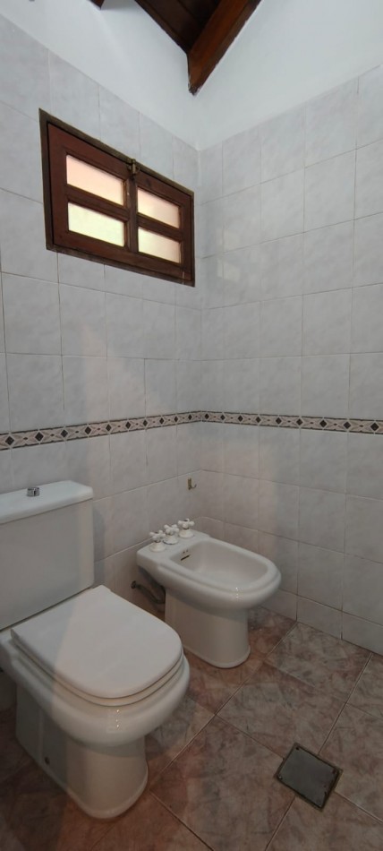 GREENWOOD INVERSIONES INMOBILIARIAS/ALQUILA EXCLUSIVA CASA EN BARRIO  LAS CANDELAS 