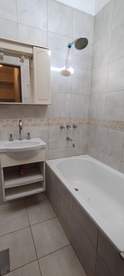 GREENWOOD INVERSIONES INMOBILIARIAS/ALQUILA EXCLUSIVA CASA EN BARRIO  LAS CANDELAS 