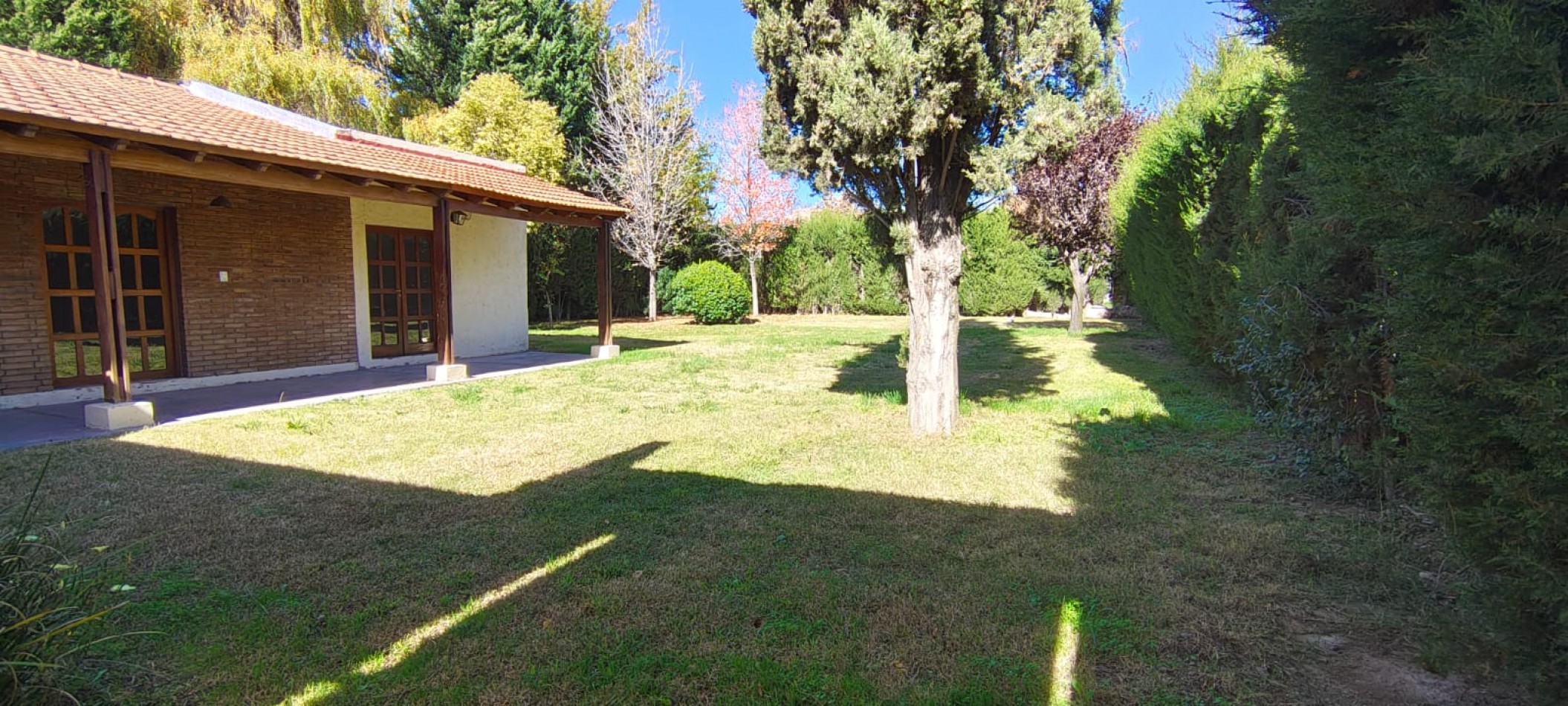 GREENWOOD INVERSIONES INMOBILIARIAS/ALQUILA EXCLUSIVA CASA EN BARRIO  LAS CANDELAS 