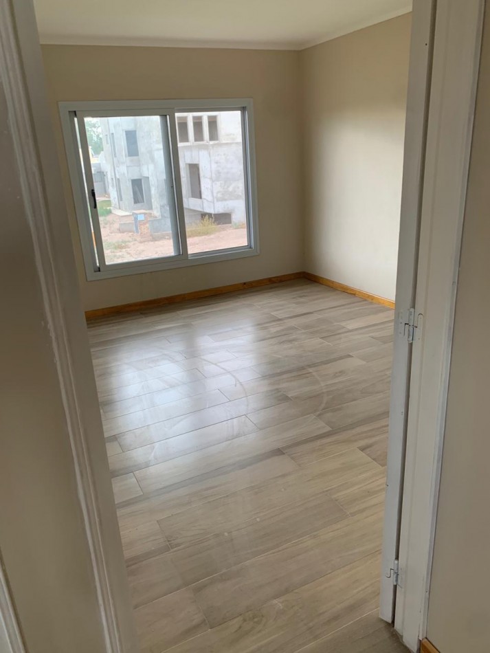 GREENWOOD INMOBILIARIA VENDE CASA A ESTRENAR B° ATAMISQUE EN VISTALBA LUJAN