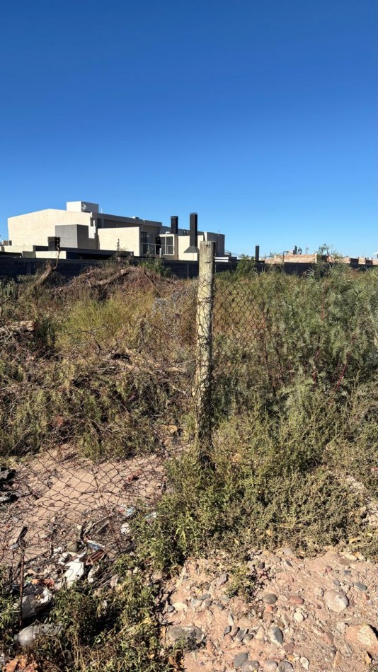 GREENWOOD VENDE TERRENO DE 2.400 