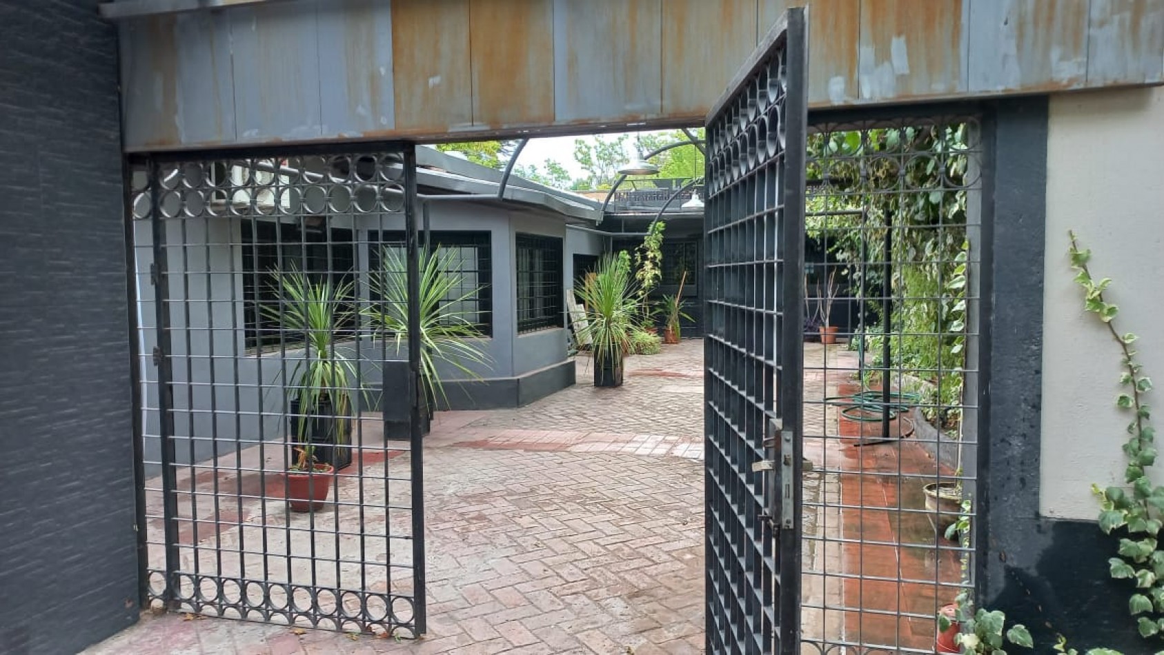 GREENWOOD INMOBILIARIA ALQUILA Casa en - Chacras de Coria