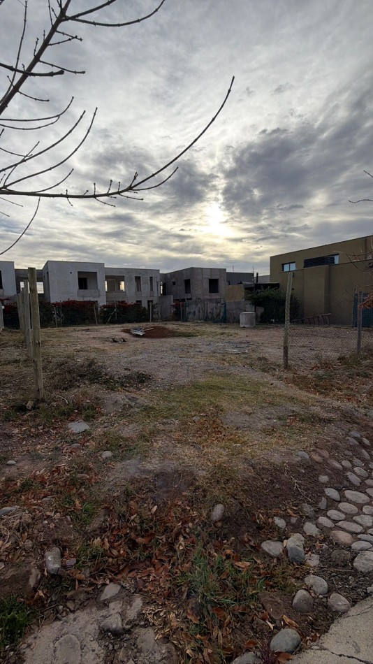 GREENWOOD INMOBILIARIA VENDE LOTE EN EL BARRIO PRIVADO ZETTAVI