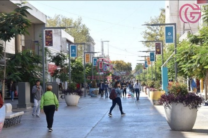 GREENWOOD VENDE PISO EN PEATONAL AV. RIVADAVIA, EN EL CENTRO DE SAN JUAN